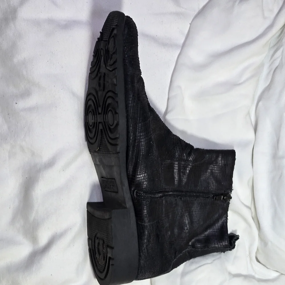 Mens Kenneth Cole ReactionBlack Textured Ankle Boots